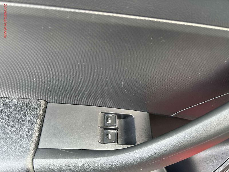 Škoda Rapid (2014) 1.2TSI, ČR, Xenon, panor. - fotka 11 z 17