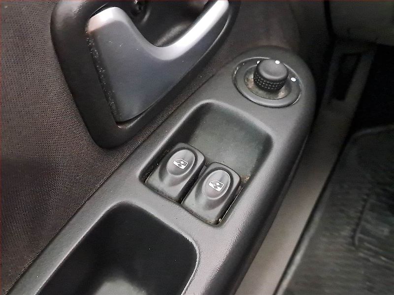 Renault Thalia (2008) 1.2 16V, ČR,1.maj - fotka 14 z 14