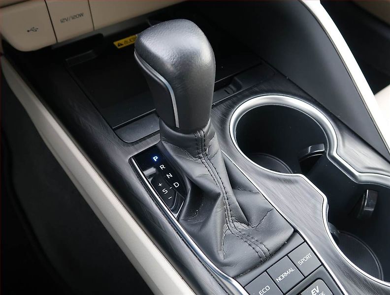 Toyota Camry (2024) Executive 2.5 Hybrid - fotka 13 z 25