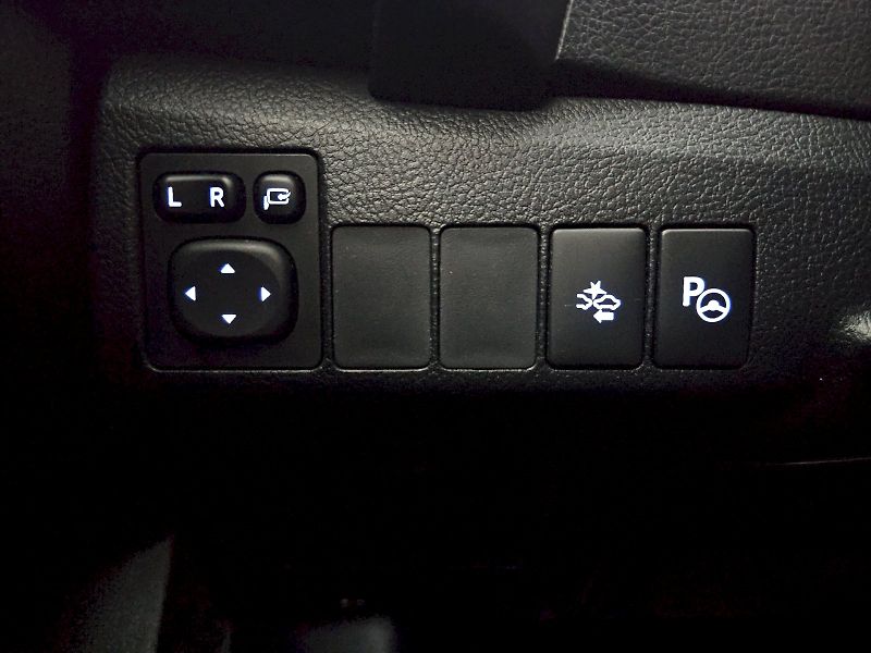 Toyota Auris (2015) TS 1.8HEV EXECUTIVE - fotka 23 z 29