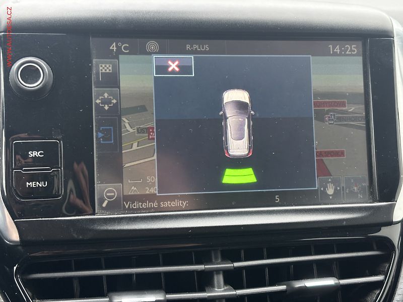 Peugeot 2008 (2015) 1.2 VTi, Allure, AT, navi - fotka 17 z 17