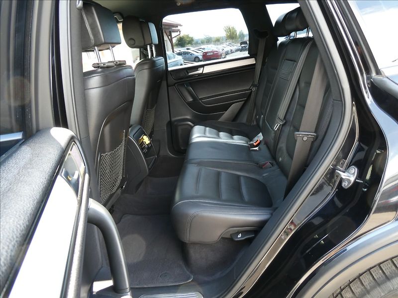 Volkswagen Touareg 3,0 TDi V6 180kW, webasto, DPH - fotka 19 z 50