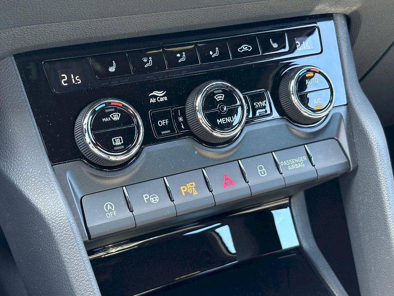 Škoda Karoq (2025) DSG 1.5 TSI / 110 kW / SPORTLI - fotka 30 z 33