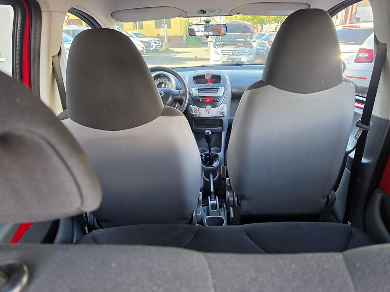 Toyota Aygo 1.0i 50kw - fotka 6 z 21