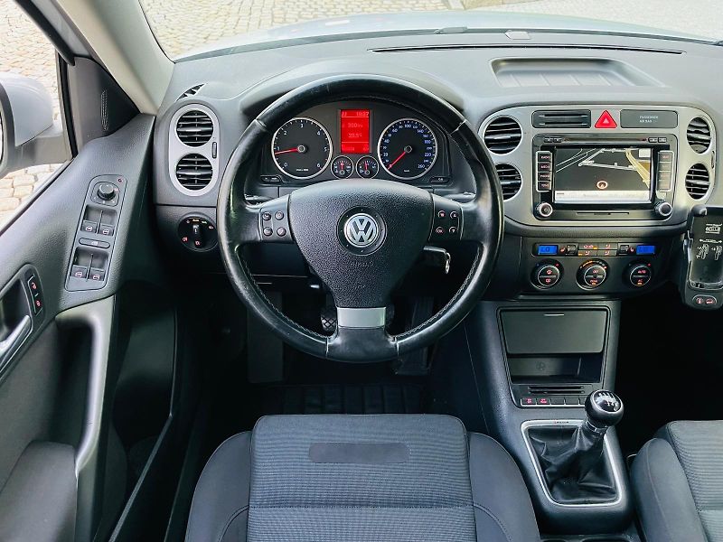 Volkswagen Tiguan 2.0TDI 4x4 MAN SERVISKA TAŽNÉ - fotka 23 z 45