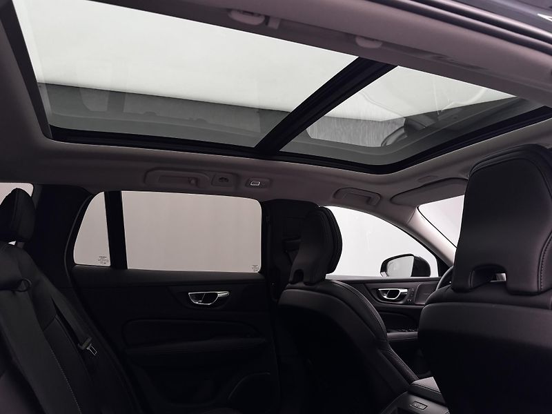 Volvo V60 B4 DARK PLUS AUT  - fotka 25 z 49