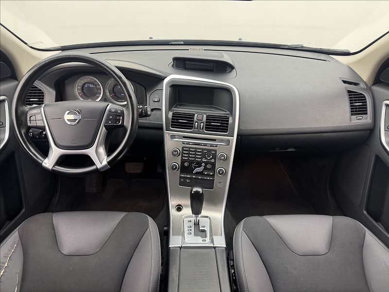 Volvo XC60 2,4 D3 4X4 AUT. VÝHŘEV LED ČR - fotka 7 z 40