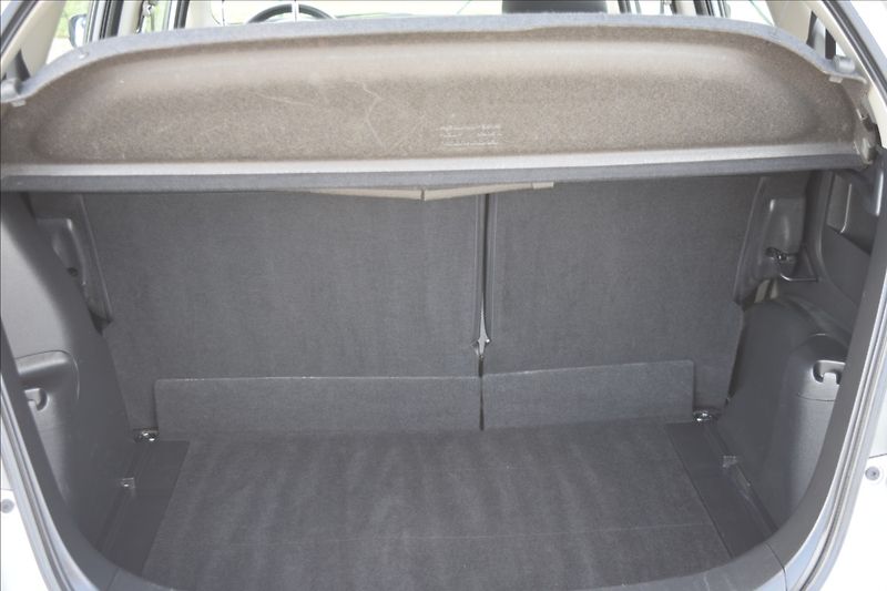 Honda Jazz 1,2 i 66KW ALU KLIMA NÍZKÉ KM - fotka 14 z 35