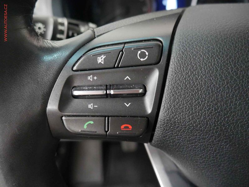 Hyundai i30 (2018) 1.0 T- GDI, ČR, servis.kniha - fotka 12 z 18