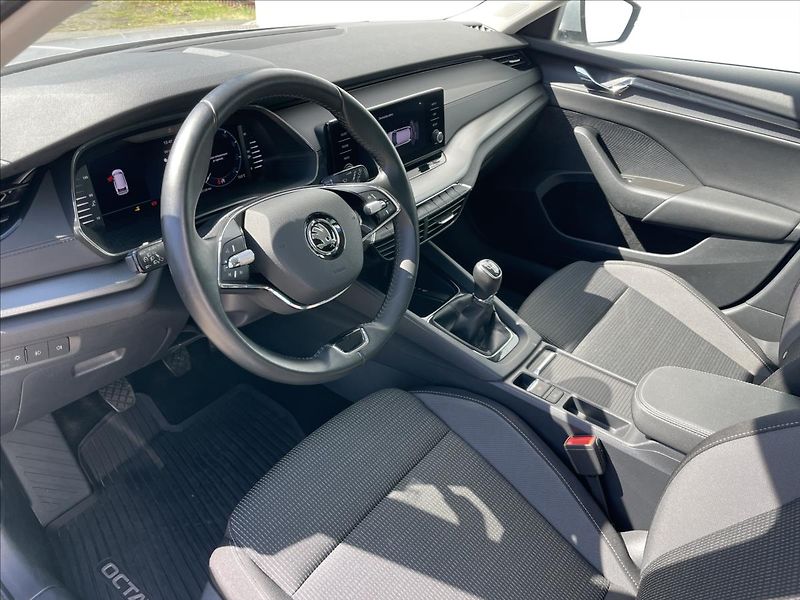 Škoda Octavia 2,0 TDI Combi Ambition Plus - fotka 5 z 21