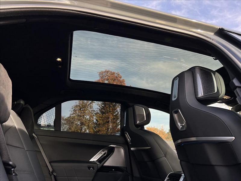 BMW Řada 7 750e Msport Pro xDrive - fotka 39 z 43