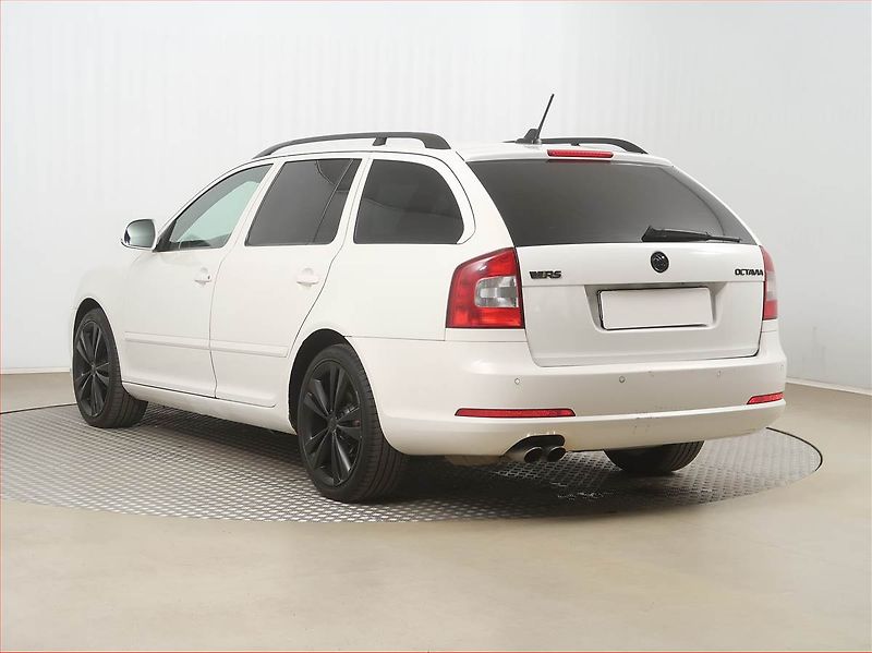 Škoda Octavia (2011) RS 2.0 TDI, Automat, Navi - fotka 4 z 16