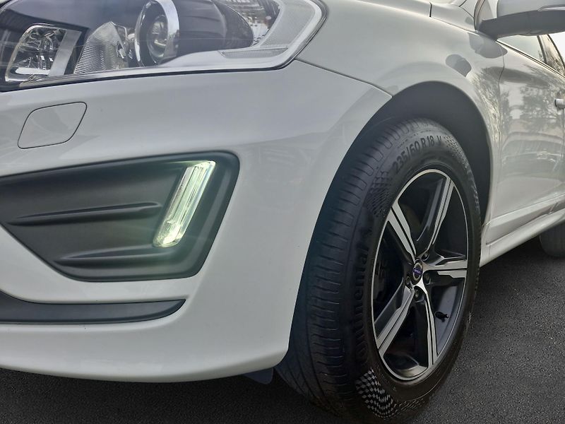 Volvo XC60 T5 AWD Aut. RDesign #TAŽNÉ - fotka 6 z 16
