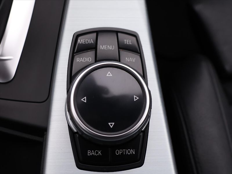 BMW Řada 3 3,0 330d xDrive 190kW M-paket - fotka 26 z 35