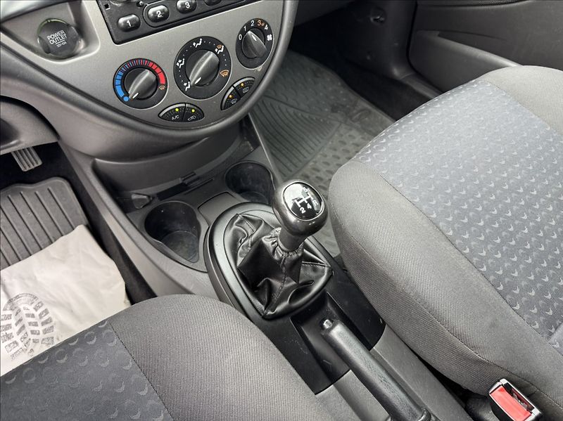 Ford Focus 1,6 i 16V 74kW 1.maj. původ ČR - fotka 32 z 45