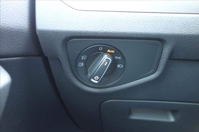 Volkswagen Touran 2,0 TDi 110KW,ČR,SERV.KN.,DSG. - fotka 32 z 34
