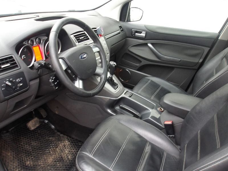 Ford Kuga 2,0TDCi TITANIUM Aut. 4x4! - fotka 12 z 44