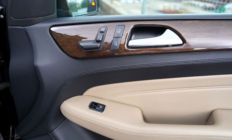Mercedes-Benz Třídy M ML 350i AMG 4Matic/Motor klepe - fotka 11 z 29
