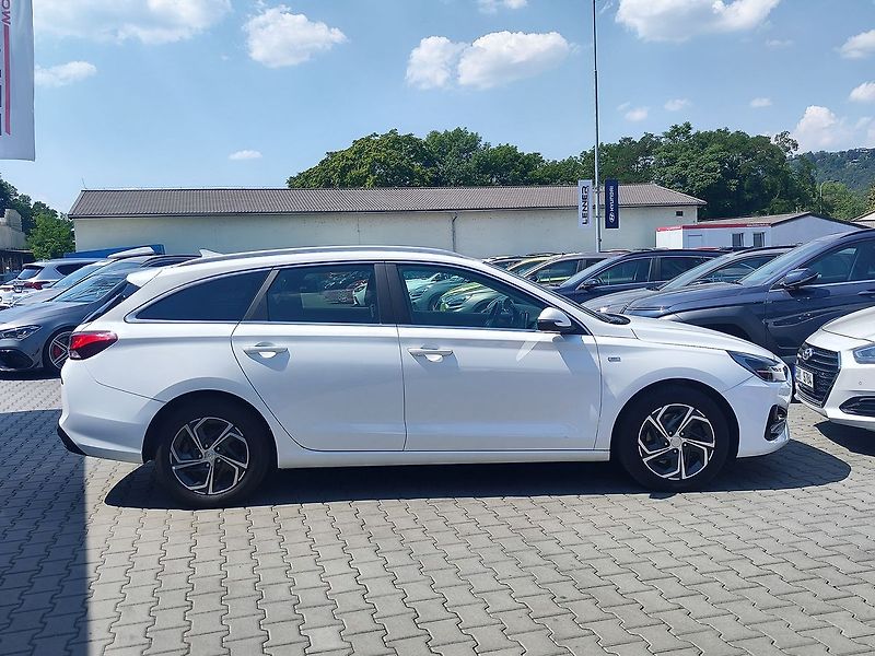 Hyundai i30 1.5 T-GDi/117kW Smart Family - fotka 4 z 30