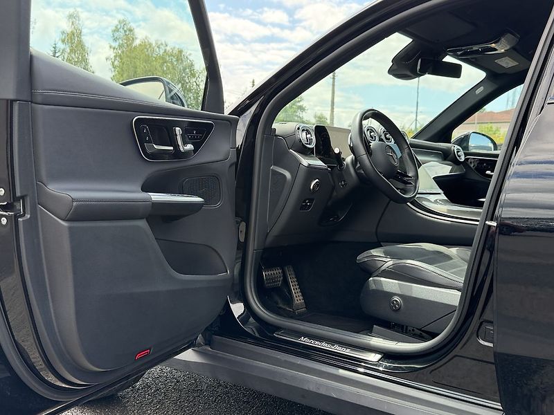 Mercedes-Benz GLC 220 d 4MATIC AMG - fotka 22 z 37