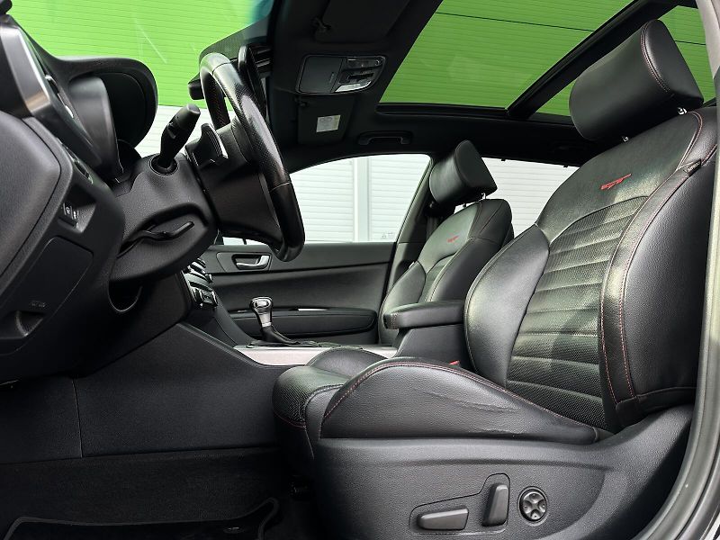 Kia Optima GT 2.0TGDi H-Matic Sportswagon - fotka 17 z 57