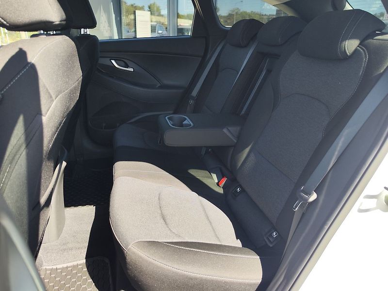 Hyundai i30 1.5 T-GDI/117kW Smart - fotka 11 z 32
