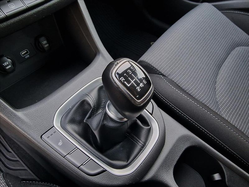 Hyundai i30 1.6CRDi Comfort,ČR,1.Majitel - fotka 33 z 50