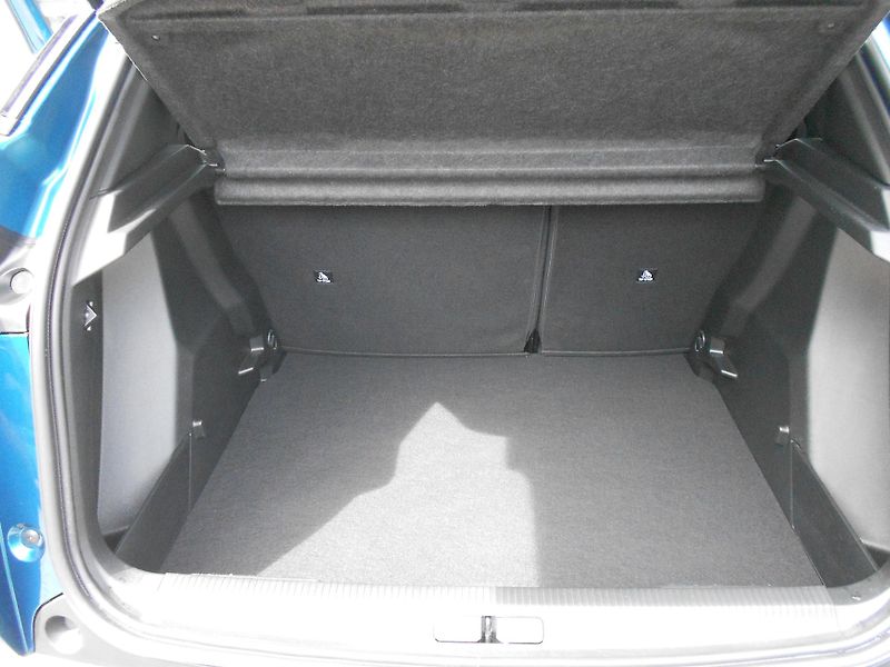 Peugeot 2008 ALLURE 1,2 AT8 adaptivní temp. - fotka 13 z 13