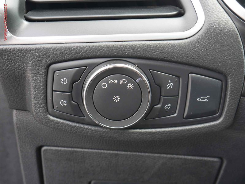 Ford S-MAX (2016) 2.0TDCi, 1.maj,ČR, AT, LED - fotka 15 z 22