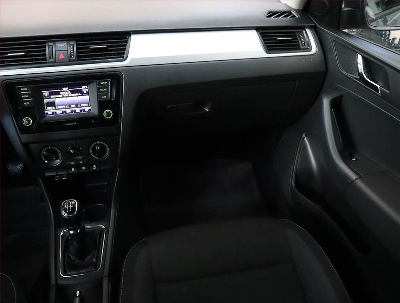 Škoda Rapid (2015) Ambition 1.2 TSI - fotka 8 z 18