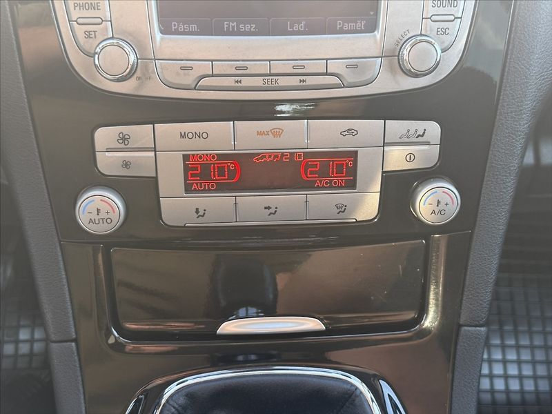 Ford Galaxy 2,0 TDCi 120 kW DPF Ghia - fotka 14 z 22