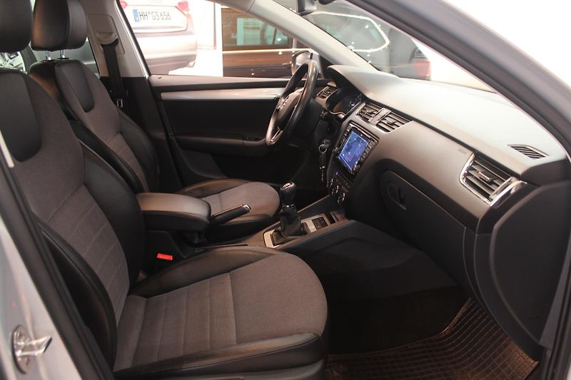 Škoda Octavia (2015) 1.6 TDI Navi Tažné Elegance - fotka 23 z 31