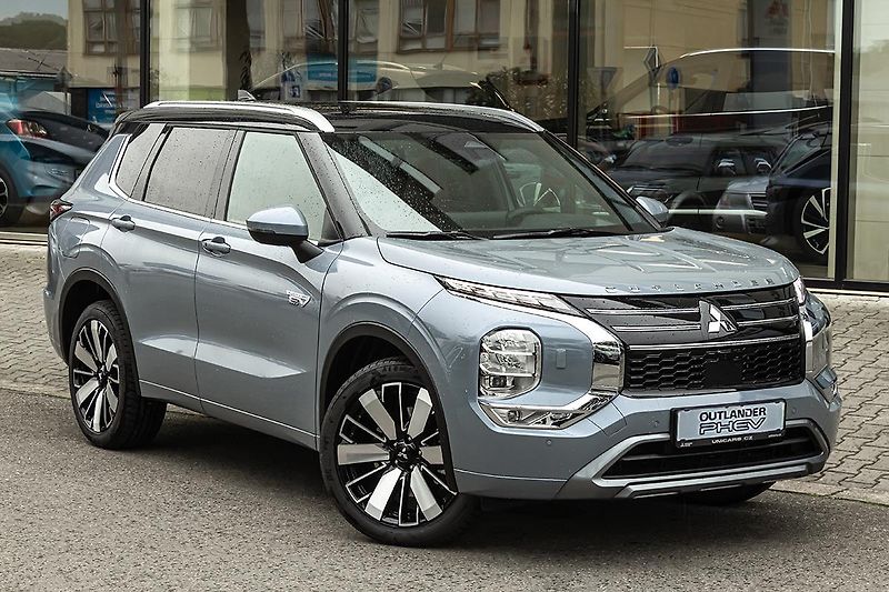 Mitsubishi Outlander (2025) 2,4 PHEV 4WD  Instyle+ - fotka 3 z 25