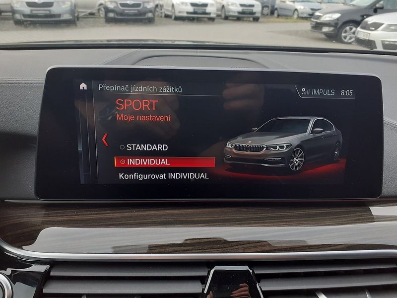 BMW Řada 5 (2019) 530d x Drive Luxury Line - fotka 15 z 48