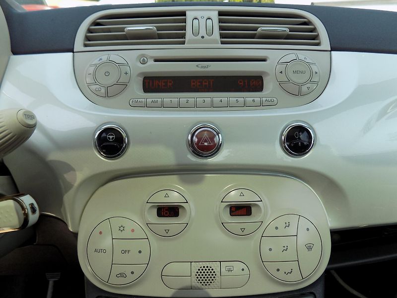 Fiat 500 1,2I 51 KW LOUNGE AUTOKLIMA - fotka 29 z 42