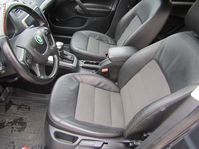 Škoda Octavia (2010) 1.6 TDi, Xenon, autoAC - fotka 9 z 20