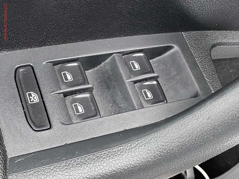 Škoda Octavia (2014) 1.6 TDi, ČR, AC, výhřev sed - fotka 11 z 17