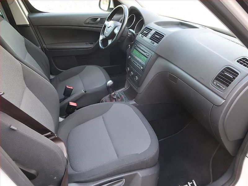 Škoda Yeti (2012) 2.0 TDI, Park. senzory - fotka 9 z 16