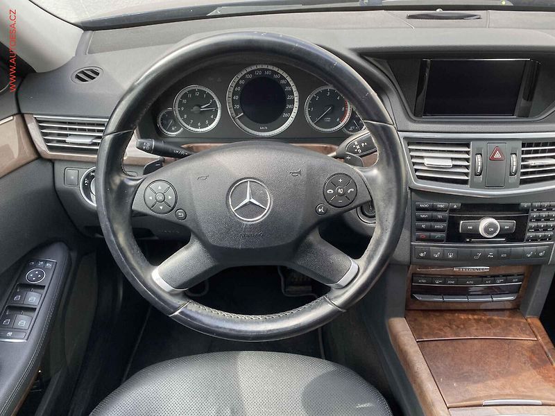 Mercedes-Benz Třídy E (2011) 2.2 CDi E250, Elegance, AT - fotka 11 z 17