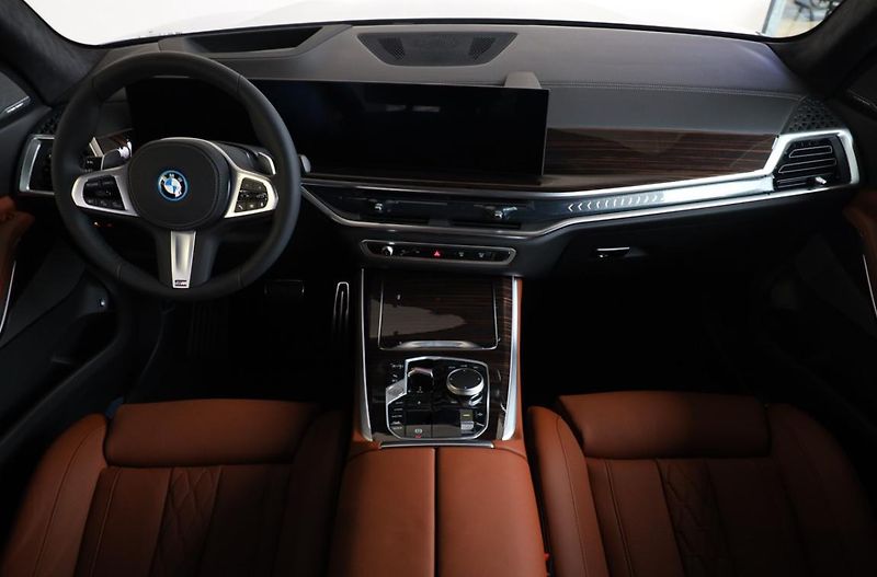 BMW X5 xDrive50e - fotka 5 z 18