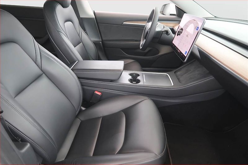 Tesla Model 3 (2021) Performance 78kWh, SoH 85% - fotka 9 z 27