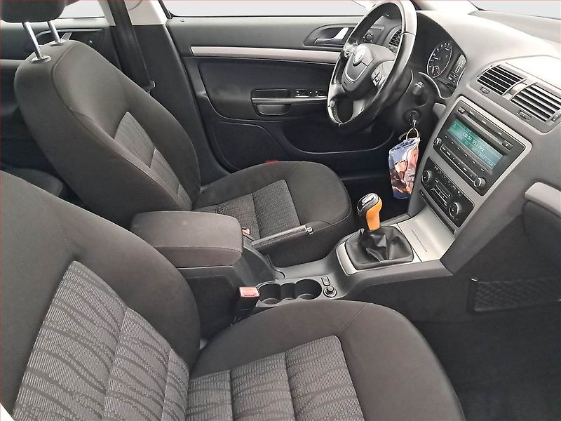 Škoda Octavia (2012) 2.0 TDI, Tempomat - fotka 9 z 16