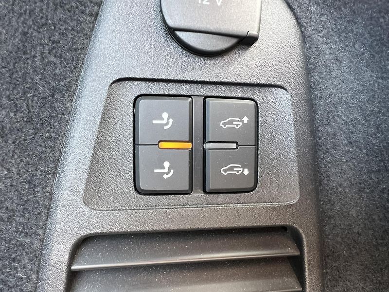 Volkswagen Touareg 3.0 TDi 210 kW R-LINE 4MOTION - fotka 13 z 23