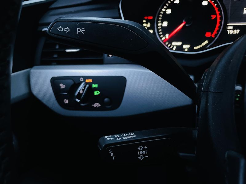 Audi A4 1.4TFSI MAN 1MAJITEL TAŽNÉ LED - fotka 41 z 44