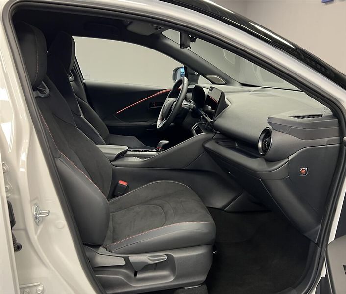Toyota C-HR 2,0 PHEV GR SPORT VIP - fotka 11 z 20
