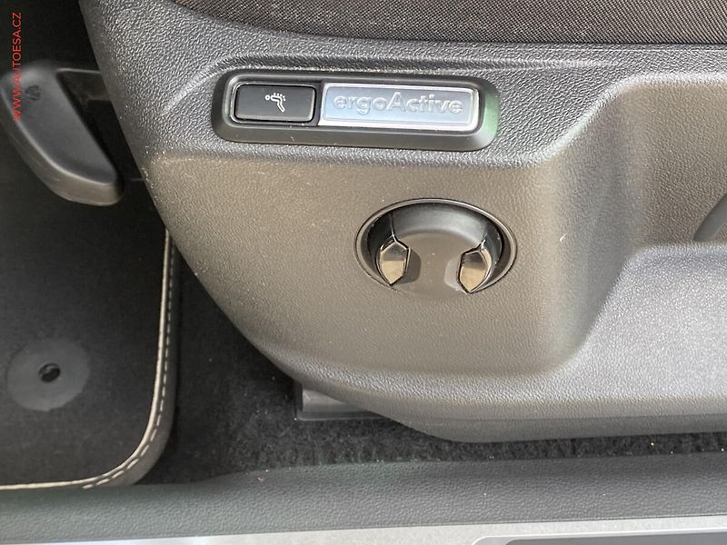 Volkswagen Tiguan (2018) 2.0 TDi 4x4, ČR, R-Line, LED - fotka 12 z 20