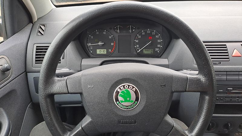 Škoda Fabia 1.4 MPI Classic - fotka 24 z 26