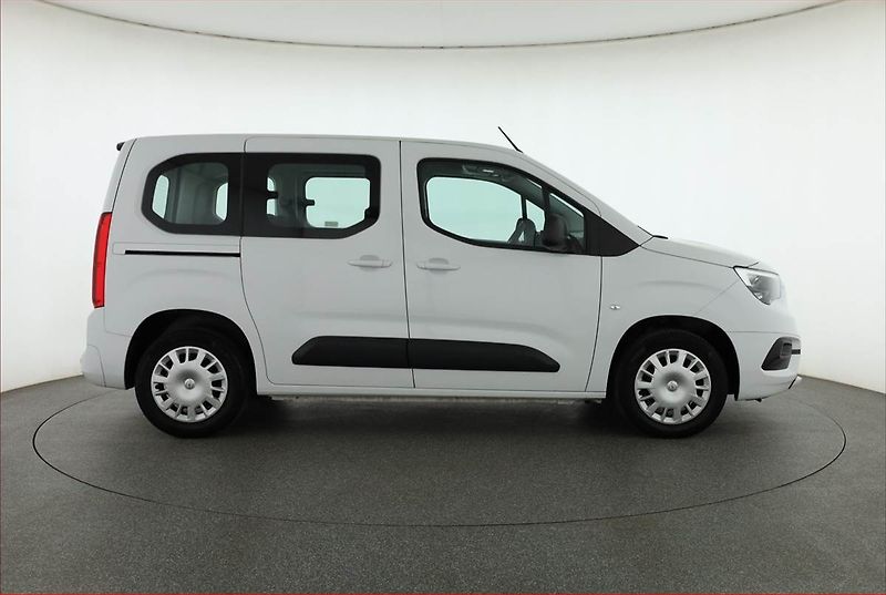 Opel Combo (2022) Edition 1.2 Turbo, 5Míst, ČR - fotka 6 z 17