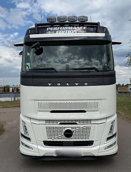 Volvo FH (2024) 500 tahač EURO 6 - fotka 2 z 12