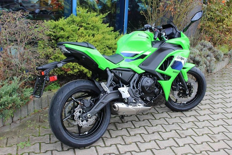 Kawasaki Ninja 650 KRT Edition (2026) Ninja 650 zelená 2026 - fotka 5 z 9